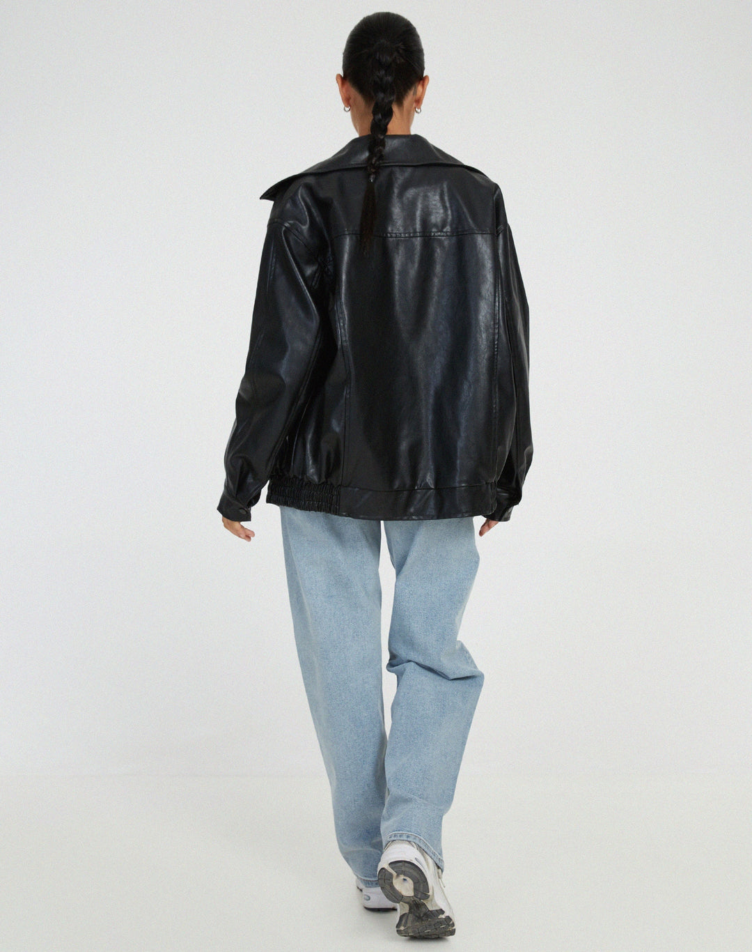Stijlvolle dames PU-leren jas met een losse pasvorm, zacht en duurzaam, ideaal voor zowel dagelijkse uitjes als avondkleding.