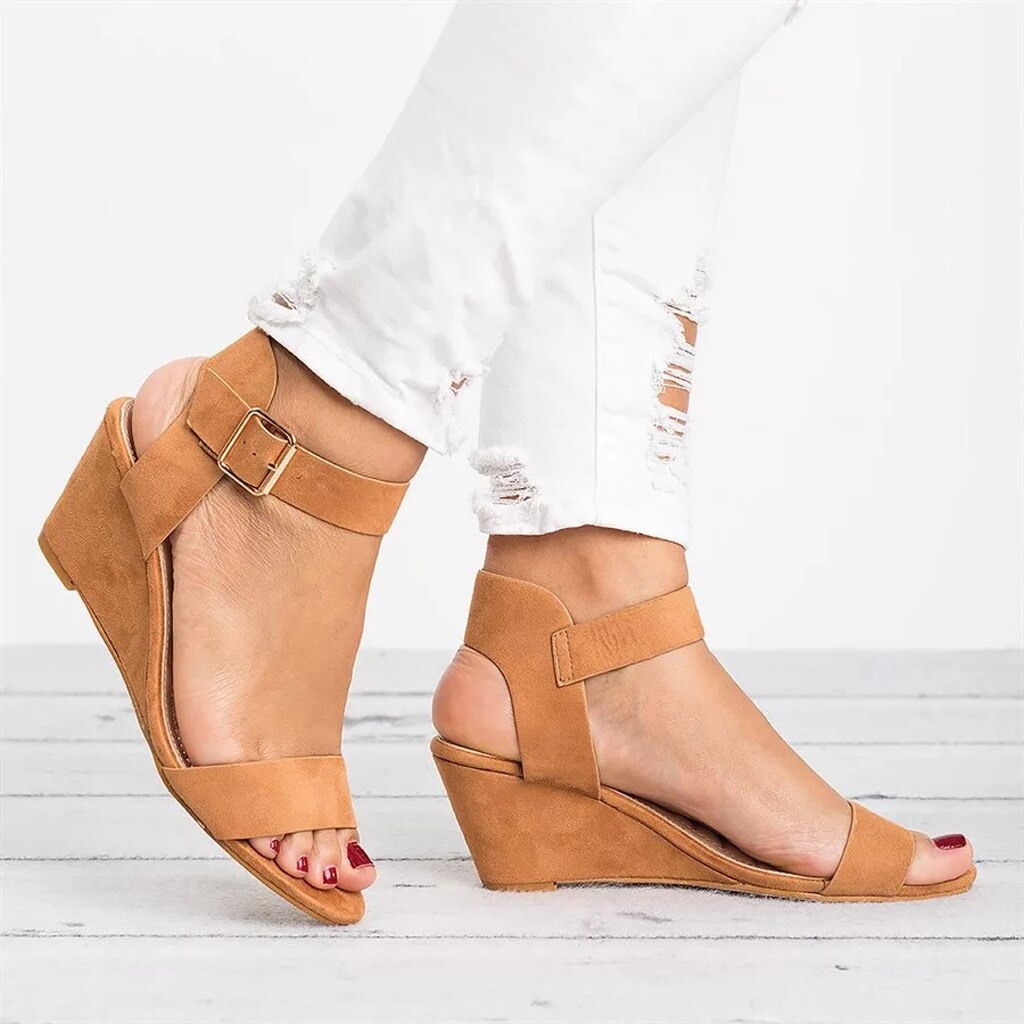 Elegante dames riem sandalen met sleehak, paarse tint, verstelbare bandjes, perfect comfort en stijlvol ontwerp.