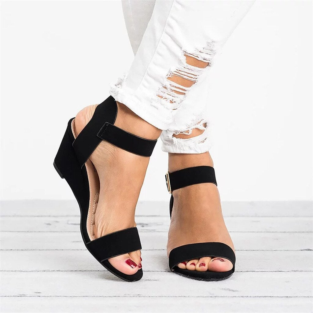 Elegante dames riem sandalen met sleehak, paarse tint, verstelbare bandjes, perfect comfort en stijlvol ontwerp.