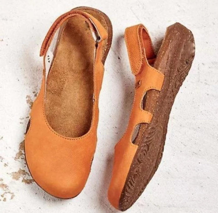 Selectie van dames sandalen in verschillende kleuren. Kies uw favoriet voor een perfecte zomerstijl.