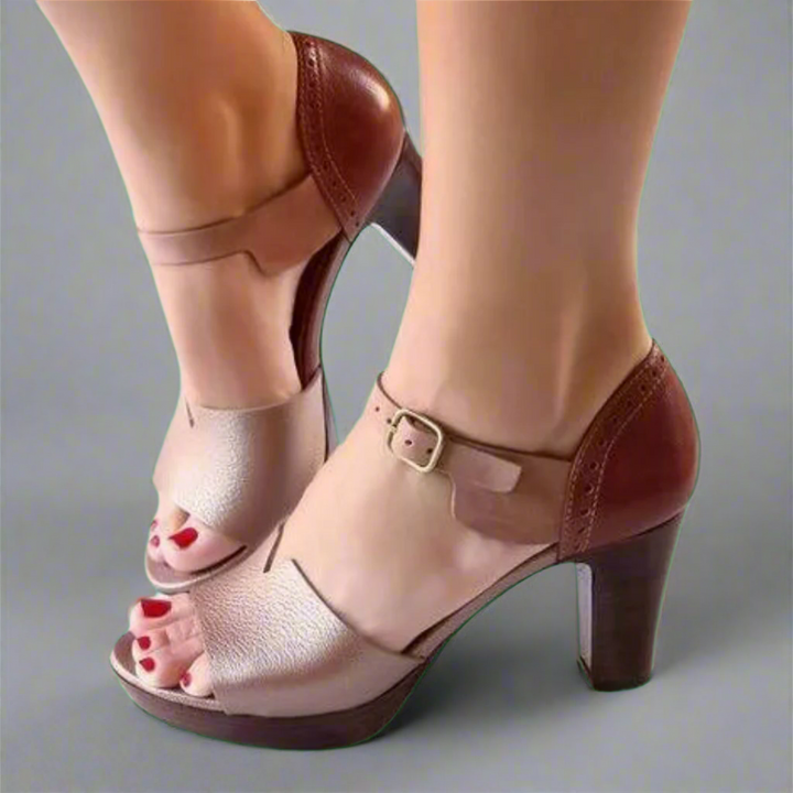 Elegante dames sandaletten in rood met blokhak, perfect voor een stijlvolle outfit.