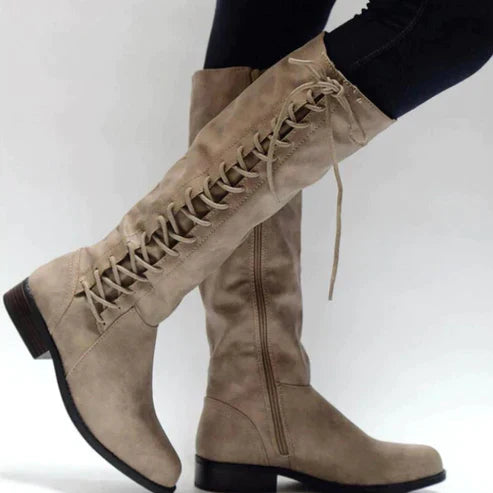 Schoenen van hoogwaardig leer met textuurdetails en warme isolatie voor dames, comfortabel en duurzaam.
