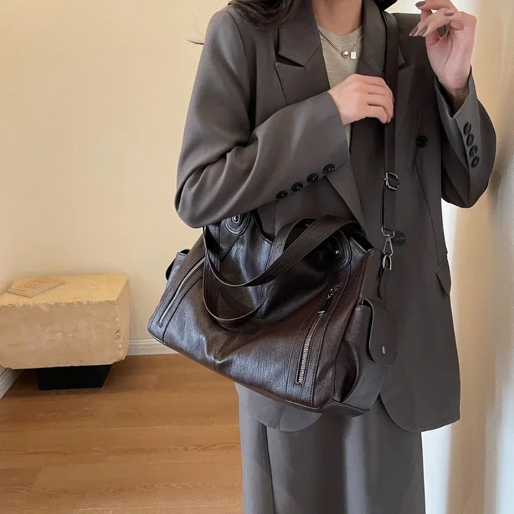 Elegante dames schoudertas van hoogwaardig leer met verstelbare riem en een stijlvol, tijdloos ontwerp.