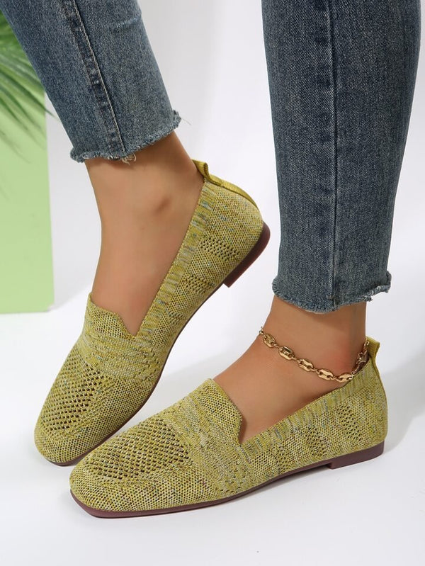 Bovenaanzicht van de slip-on damesslippers, ideaal voor snel aantrekken.