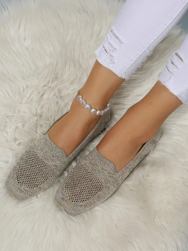 Elegante Damen Slipper, atmungsaktiv, bequem, ergonomisches Fußbett, rutschfest, slip-on, modern, vielseitig kombinierbar.