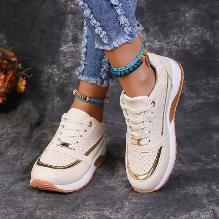 Gedetailleerde close-up van de Christina dames sneakers, met focus op de texturen en het hoogwaardige comfort.