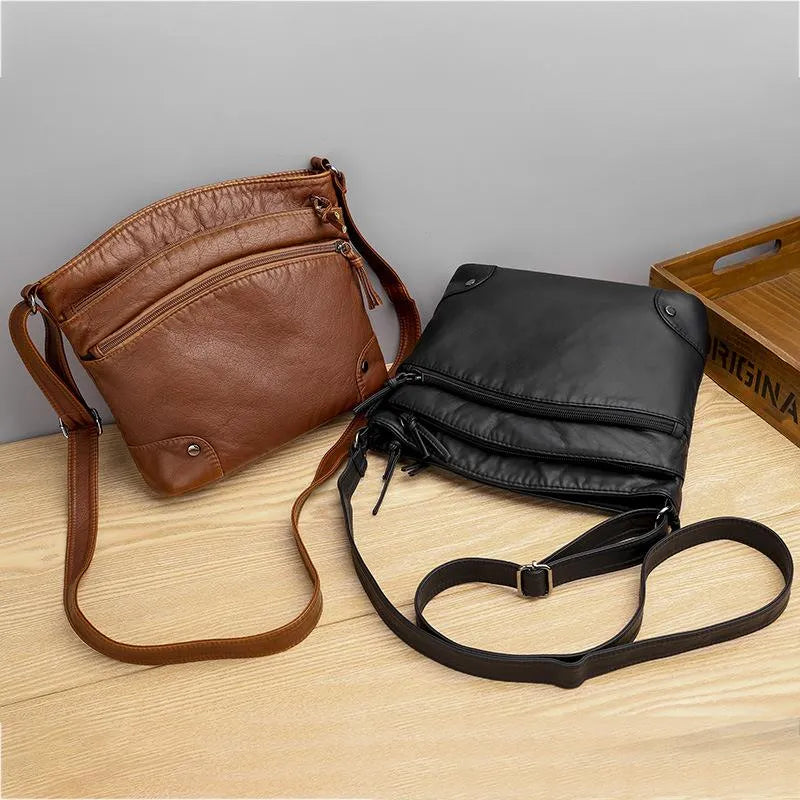 Interieur van de luxe dames schoudertas, met de micro-suède voering en ruimte voor essentials.