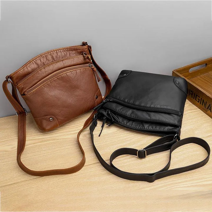 Interieur van de luxe dames schoudertas, met de micro-suède voering en ruimte voor essentials.