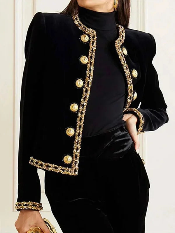 Elegante damesjas met knoopsluiting, lange mouwen, verfijnd design en hoogwaardige stoffen voor een stijlvolle uitstraling.