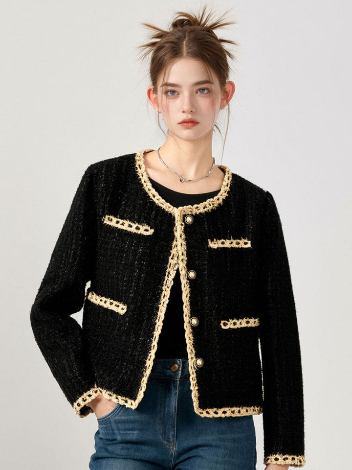 Elegante damesjas met knoopsluiting, lange mouwen, verfijnd design en hoogwaardige stoffen voor een stijlvolle uitstraling.