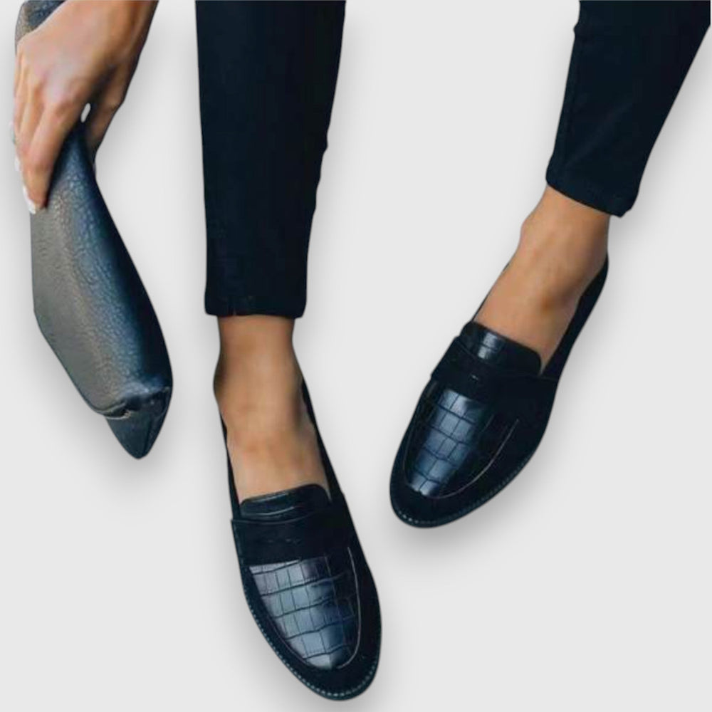 Stijlvolle dames loafers van premium leer, zwart van kleur, ideaal voor zowel zakelijke als casual outfits.