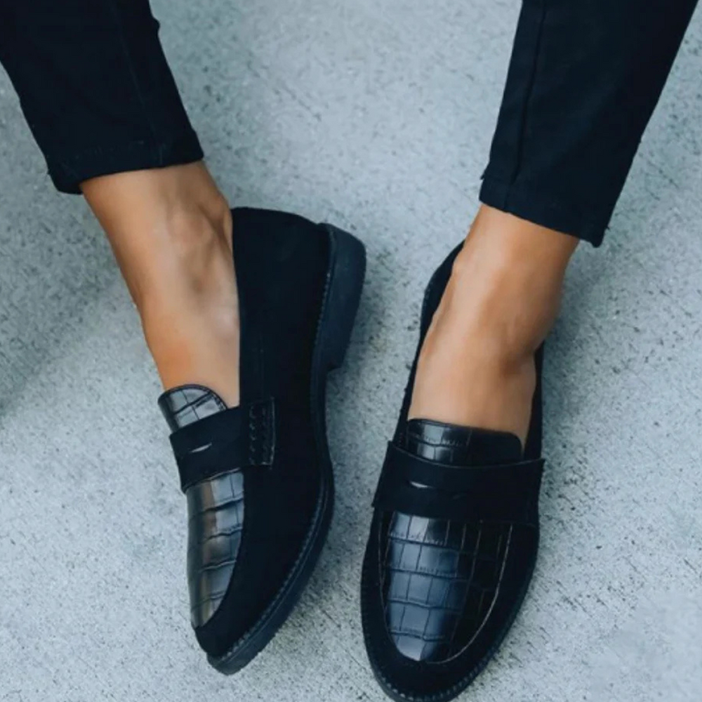 Elegante damesmocassins van leer, ronde vorm, stijlvol design, comfortabel, tijdloos, ideaal voor alledaags gebruik en speciale gelegenheden.