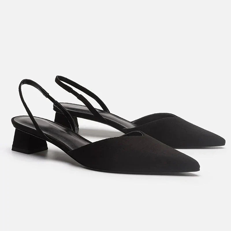Elegante dames sandalen met gesloten teen, lage hak; kleurrijk ontwerp, ideaal voor kantoor en vrije tijd.