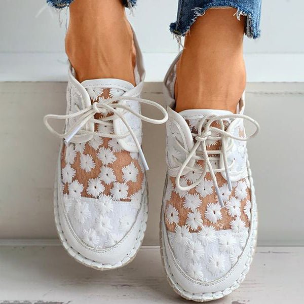 Elegante damesschoenen met bloemenprint, beige-wit, comfortabel en duurzaam, ideaal voor casual en chique outfits.