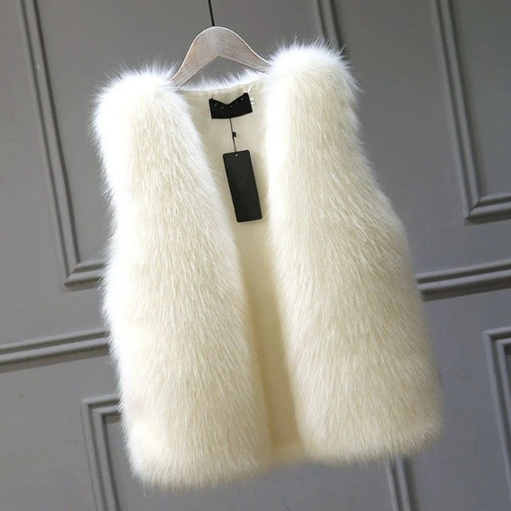 Elegante damesvest met luxueuze bontlook en warme voering, perfect voor koude dagen en veelzijdige outfits.
