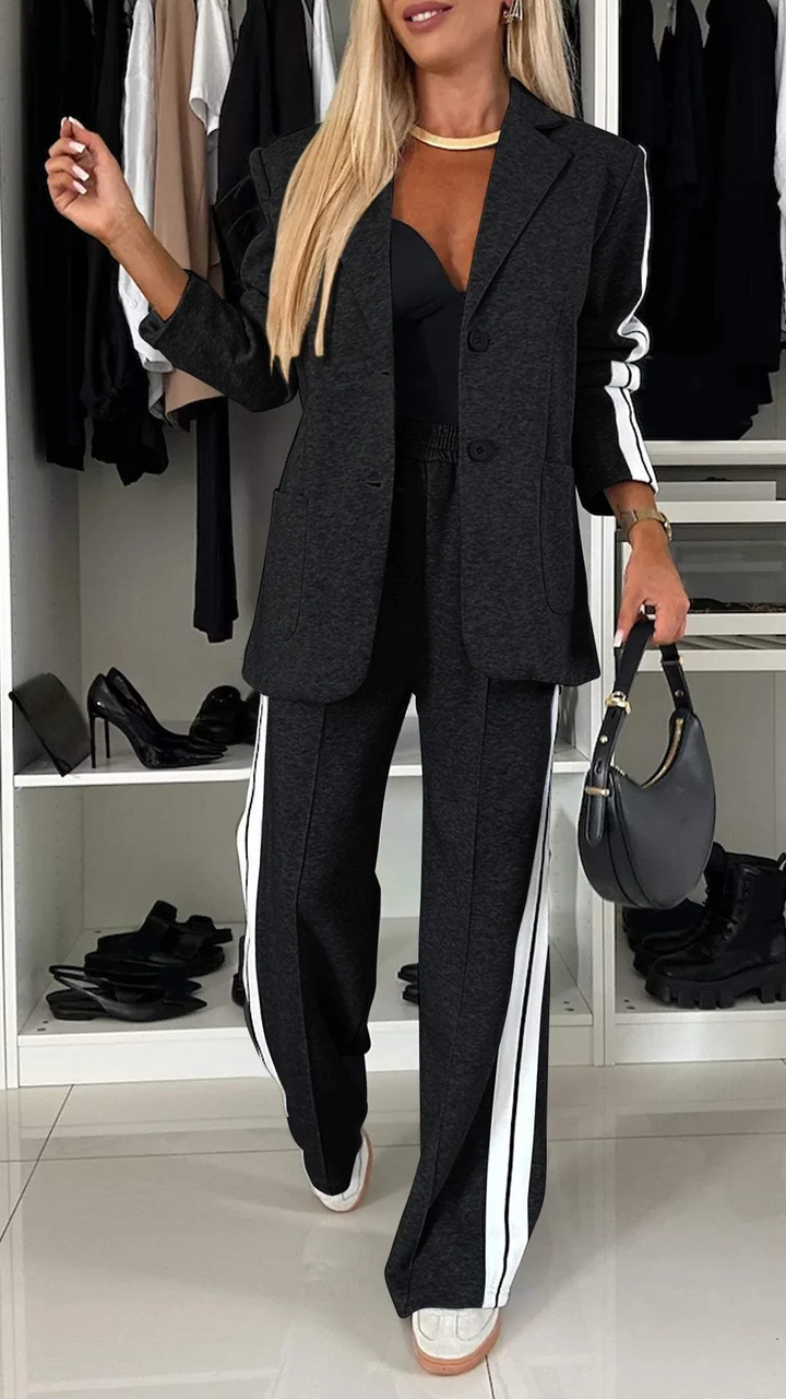 Zakelijke en casual dameskleding: elegante tweedelige blazer en broek set in diverse kleuren.
