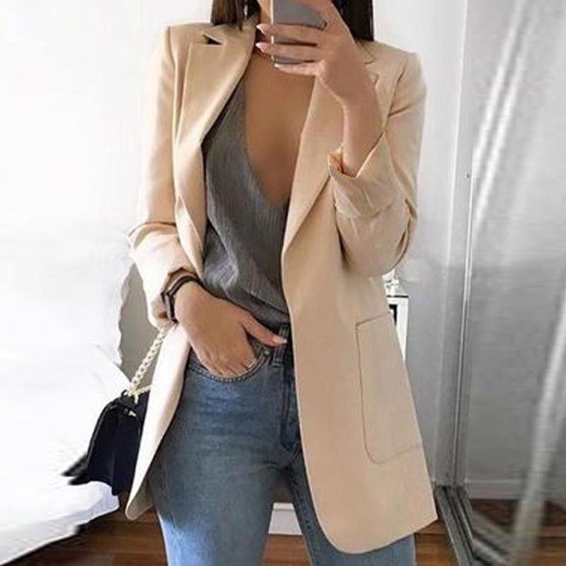 Elegante dames blazer met lange mouwen, perfect voor een chique zakelijke of casual gelegenheid.