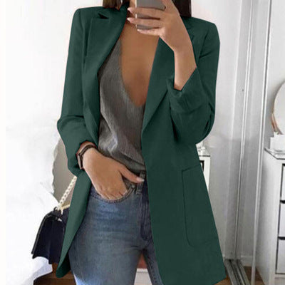 Comfortabele dames blazer, veelzijdig voor kantoor of casual outfit. Moderne stijl, effen patroon.