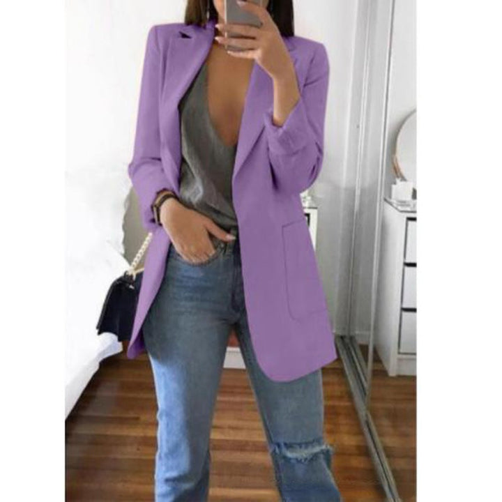Stijlvolle effen dames blazer, elegant en comfortabel. Veelzijdige keuze voor elke moderne outfit.