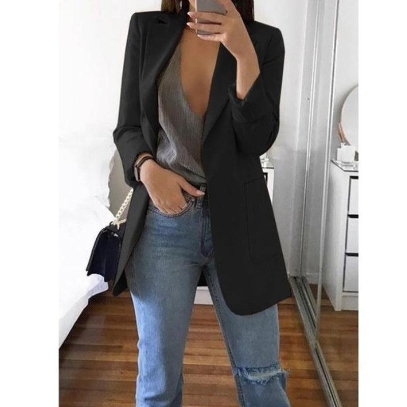 Moderne stijl dames blazer, comfortabel en elegant. Perfect voor een veelzijdige kantoor- of vrijetijdslook.