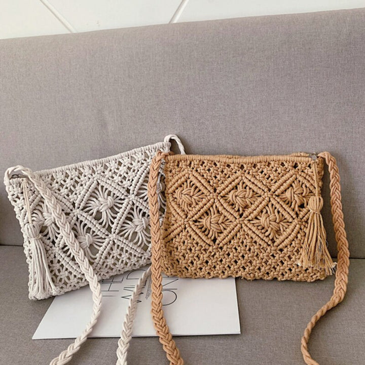 Dames geweven schoudertas met verstelbare band, perfect voor een elegante zomerse boho outfit.