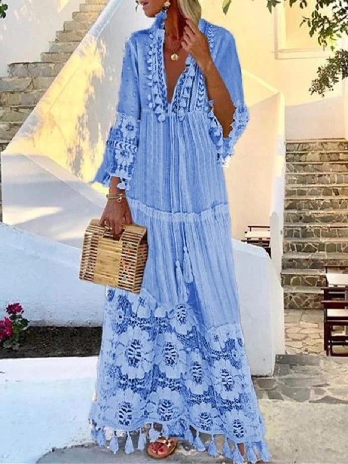 Figuurbetonte roze kanten jurk voor dames. Elegante getailleerde midi-jurk, ideaal als zomer- of feestjurk.
