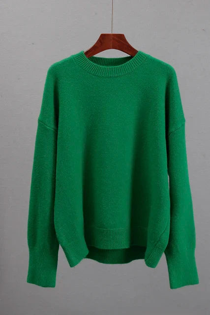 Nieuwe collectie: comfortabele dames kasjmier trui. Luxe pullover, perfecte warme kleding voor de wintermode.