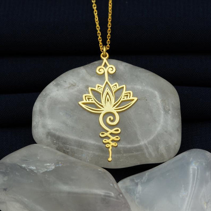 Elegante dames lotus bloem ketting met hanger, beschikbaar in glanzend goud, zilver en rosegoud. Stijlvol sieraad cadeau.