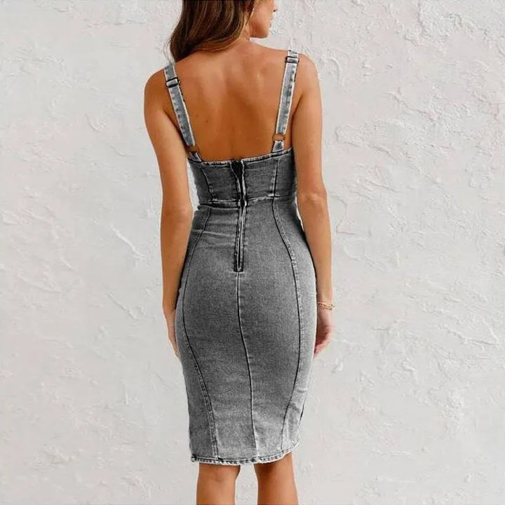 Comfortabele dames midi jurk met split. Stijlvol en veelzijdig, een must-have voor je garderobe.