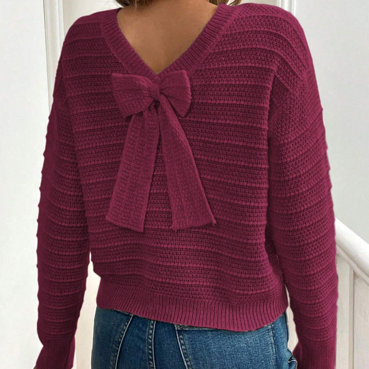 Stijlvolle bordeauxrode dames pullover met lange mouwen en verfijnd strikdetail op de rug, een trendy keuze.