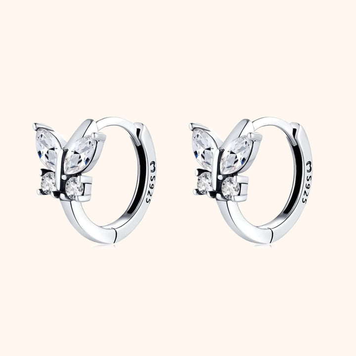 Elegante dames sterling zilveren vlinder oorbellen met sprankelende kristallen. Perfecte zilveren sieraden.