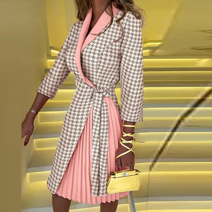 Elegante dames V-hals feestjurk met driekwart mouw en plooien, perfect voor kantoor of een feest.