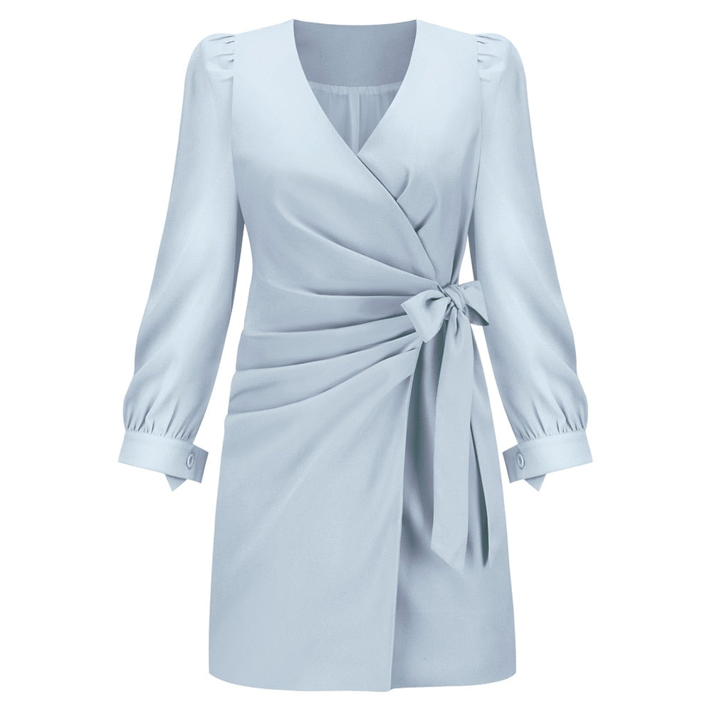 Zwarte sexy V-hals damesjurk met lange mouwen. Ideaal voor herfst/winter casual of avondmode.