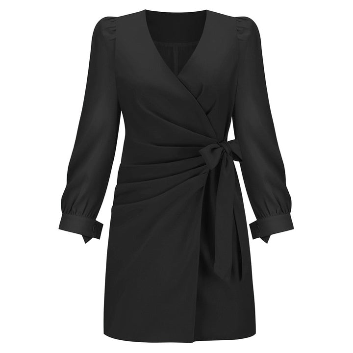 Chique dames V-hals jurk met lange mouwen. Elegante herfstmode en warme winterkleding.