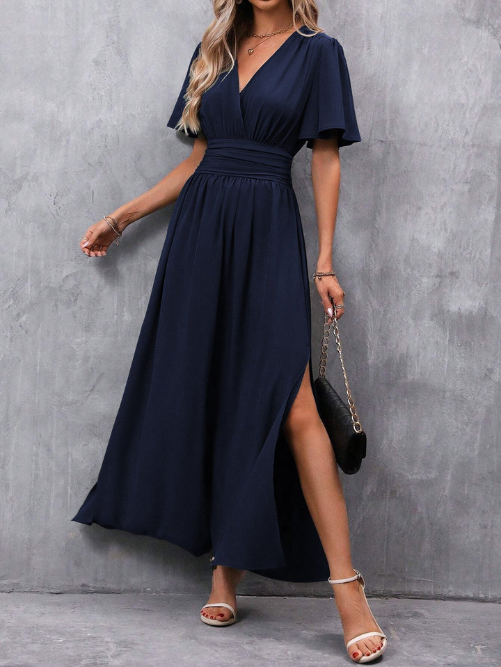 Comfortabele polyester dames maxi-jurk met V-hals en korte mouwen. Elegante a-lijn snit, ideaal voor zomer en vakantie.