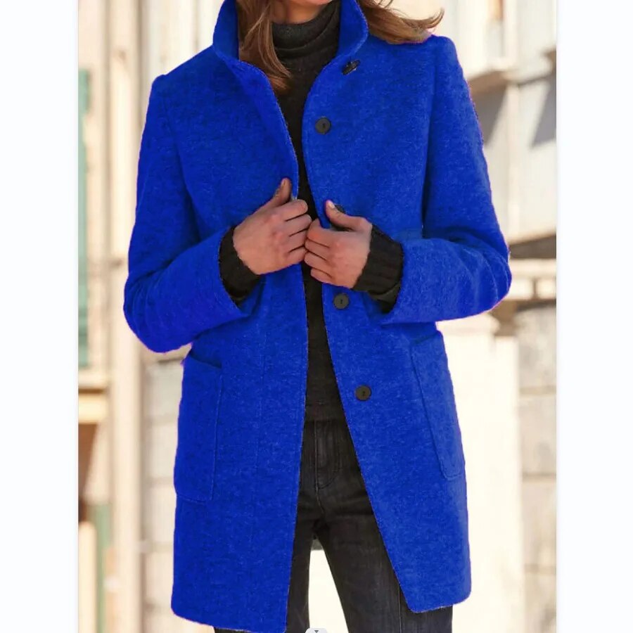 Warme winterjas voor dames met een elegante opstaande kraag, comfortabel en modieus voor koude herfst- en winterdagen.