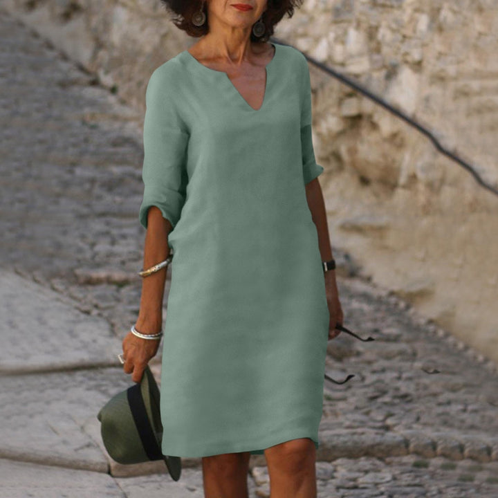 Perfecte vakantie midi-jurk voor dames, comfortabel en stijlvol met elegante V-hals.