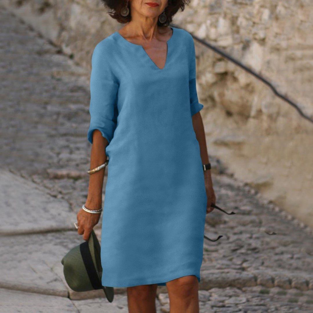 Casual midi-jurk voor dames met V-hals, perfect voor ontspannen zomerdagen en vakanties.