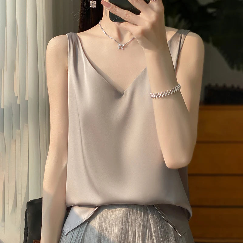 Comfortabele damestop, zowel stijlvol als elegant. Een veelzijdige casual en feesttop blouse.
