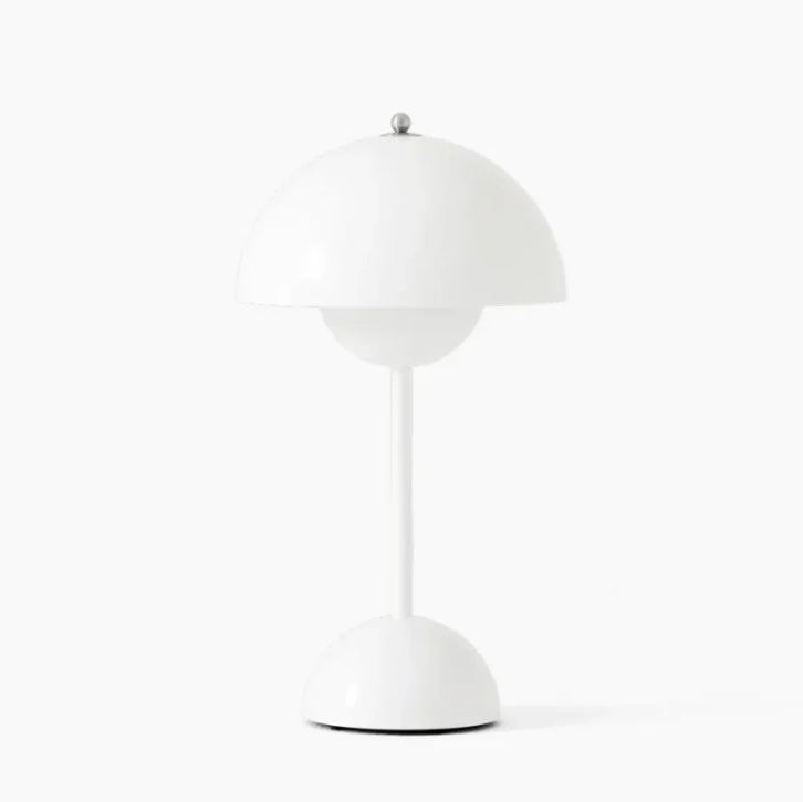 Elegante, dimbare LED touch tafellamp in minimalistisch Scandinavisch design, geschikt voor moderne ruimtes.