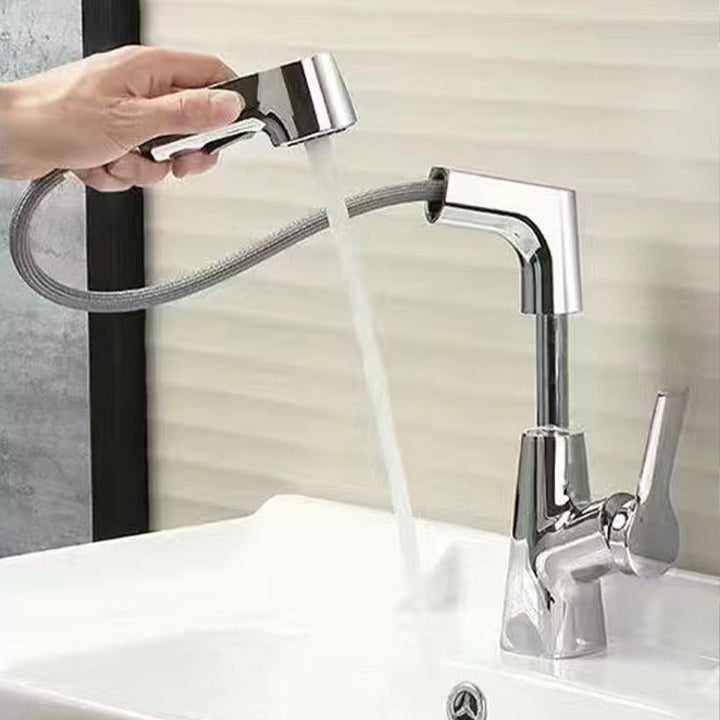 Elegante eéngreeps wastafelkraan van chroom met uittrekbare sproeikop, perfect voor moderne badkamers.