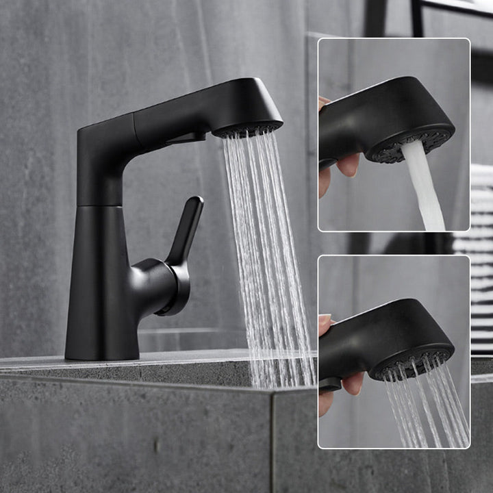 Elegante eéngreeps wastafelkraan van chroom met uittrekbare sproeikop, perfect voor moderne badkamers.