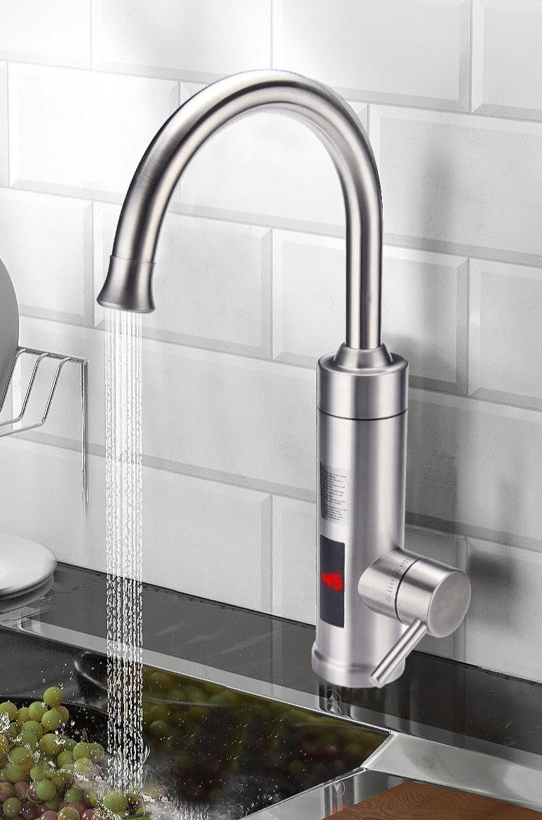 Elegante elektrische keukenkraan, chroomkleurig, met sensor voor waterbesparing en modern design, past perfect in elke keuken