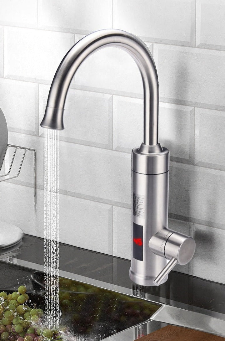 Elegante elektrische keukenkraan, chroomkleurig, met sensor voor waterbesparing en modern design, past perfect in elke keuken