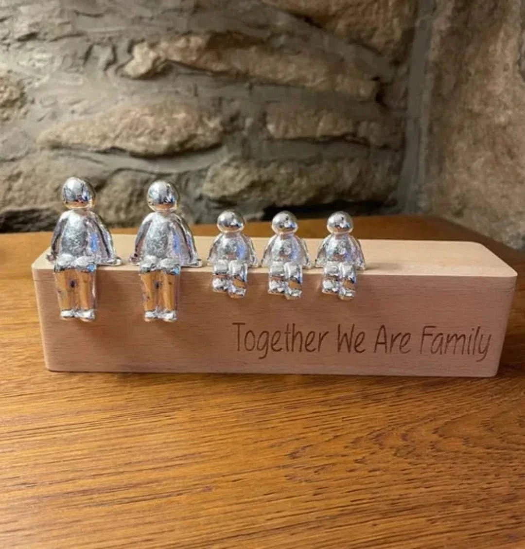 Kunsthars sculptuur die de familieband en liefde symboliseert. Een uniek decoratiestuk.