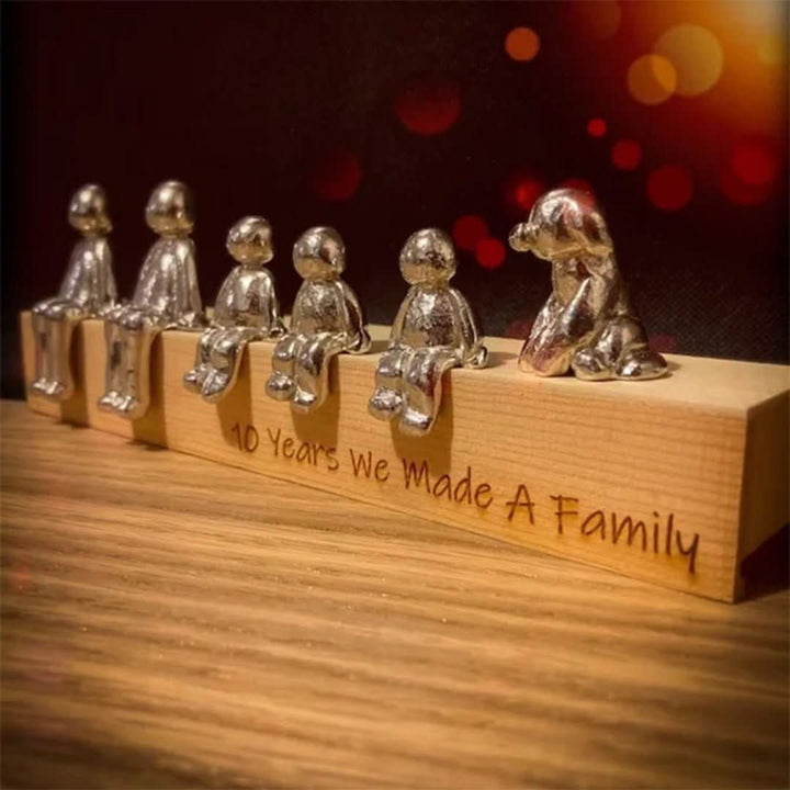 Kunsthars familie sculptuur als warm geschenk, benadrukt de onbreekbare familieband.