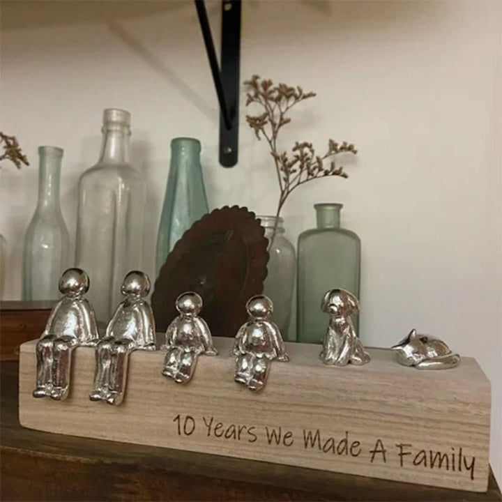 Uniek familie aandenken, handgemaakt ogende kunsthars beeldje voor diepgaande familieliefde.