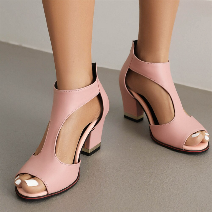 Elegante Faye orthopedische haksandalen voor vrouwen in beige, voor comfort en stijl.