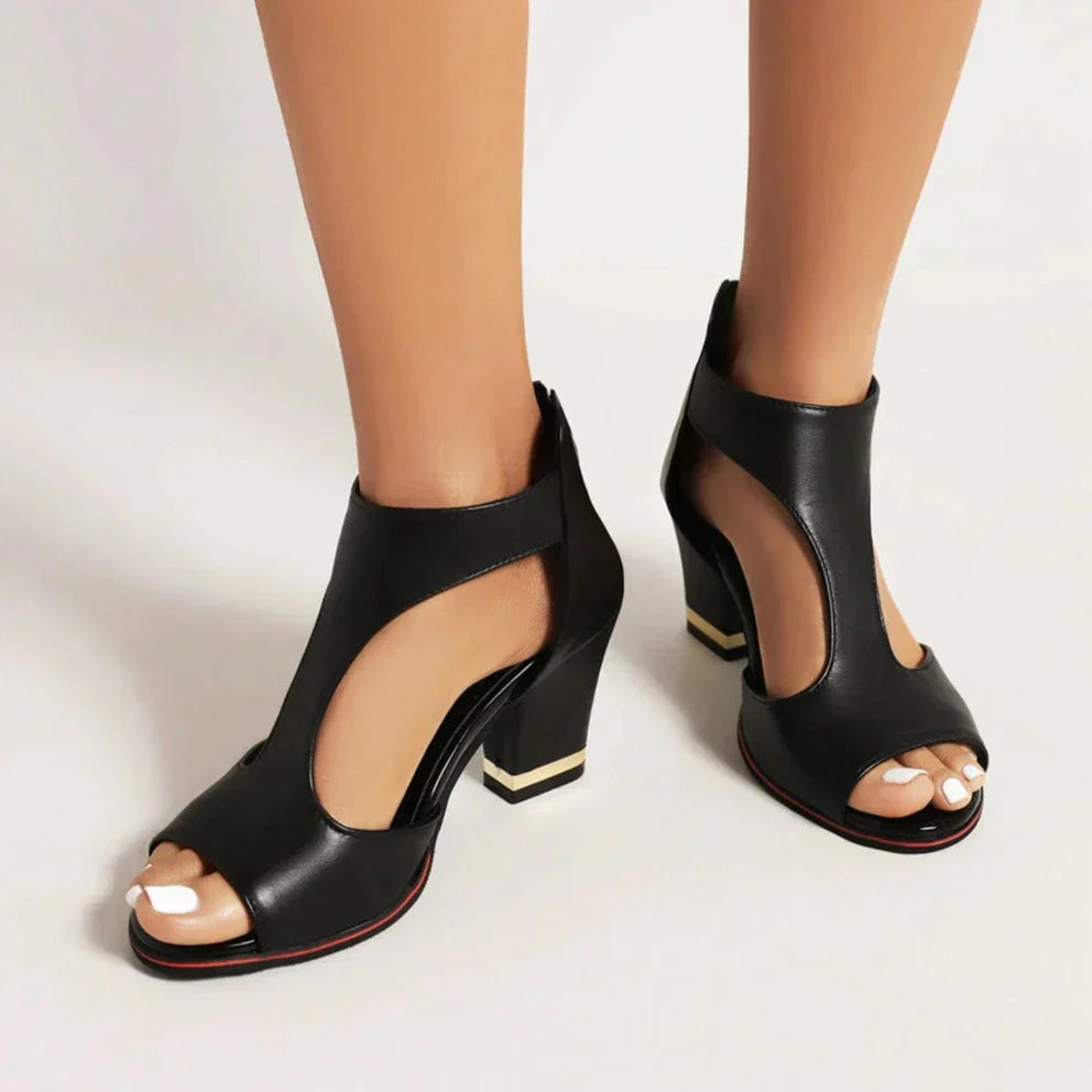 Elegante Faye orthopedische haksandalen voor vrouwen in beige, voor comfort en stijl.