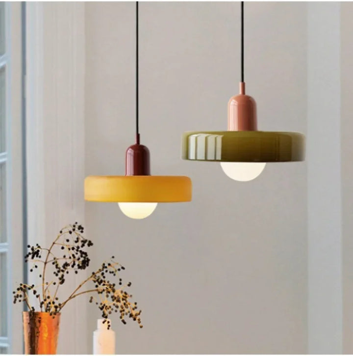 Design pendellamp met tijdloze stijl; perfecte sfeerverlichting voor interieurdecoratie.